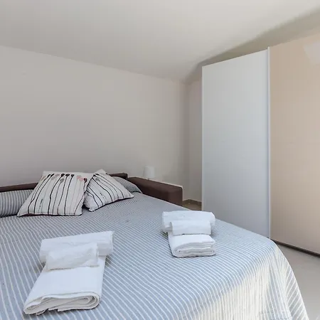 B, Palazzo Quaroni Apartment Castelbuono (Sicily)